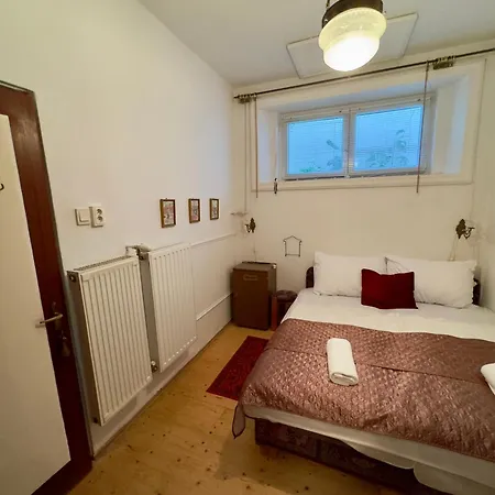 Panorama Проживання в сім'ї Еґер