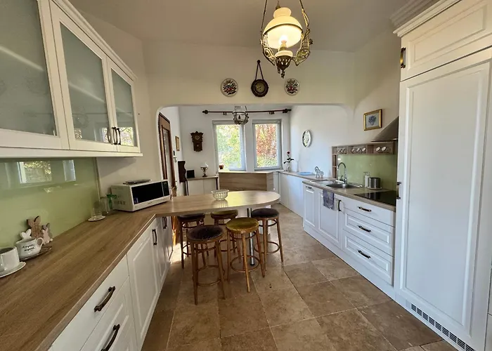 Panorama Проживання в сім'ї *